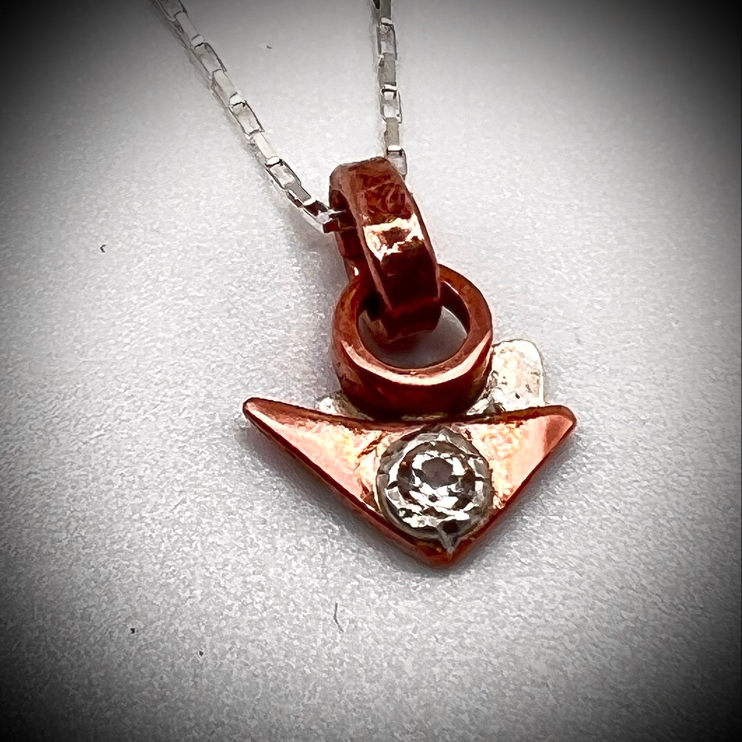 Geometric Pendant on Tiny Box Chain